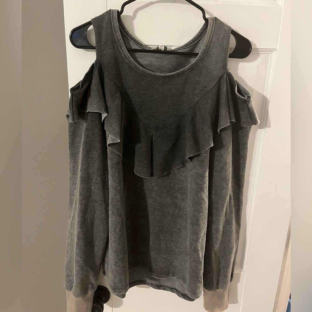 Umgee sweatshirt with shoulder cutouts, size M